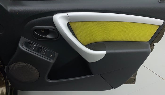 2014 Renault Duster RXL 110 PS ADVENTURE, Diesel, Manual, 83,542 km, Driver Side Door Panels Control
