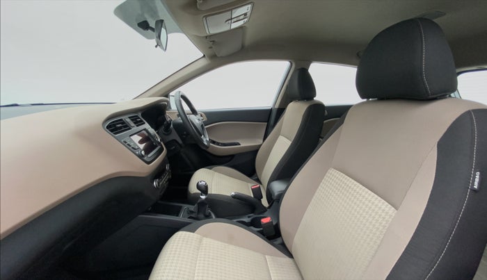 2020 Hyundai Elite i20 ASTA 1.2 (O), Petrol, Manual, 26,980 km, Right Side Front Door Cabin