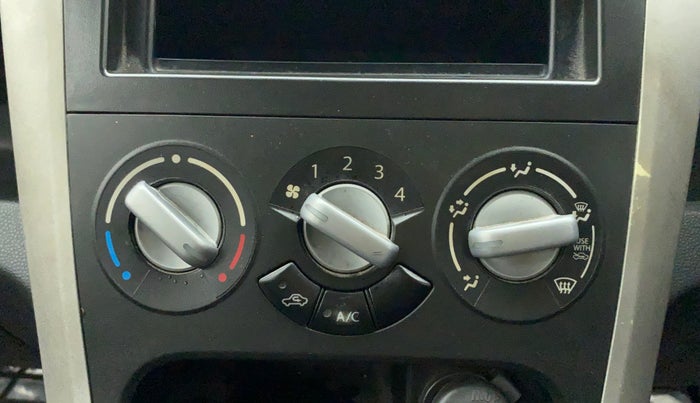2012 Maruti Ritz VXI, Petrol, Manual, 91,550 km, AC Unit - Directional switch has minor damage