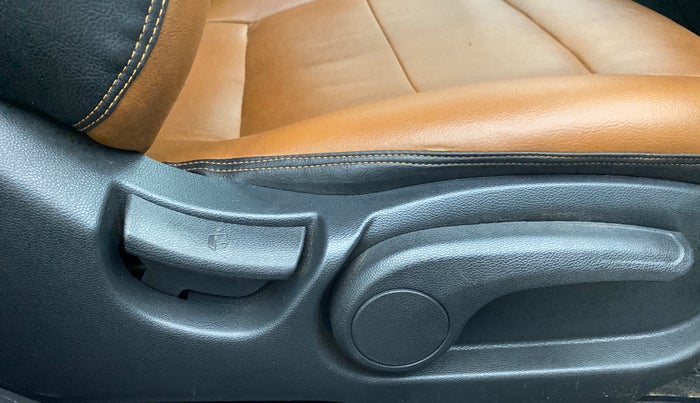 2018 Hyundai Elite i20 ASTA 1.2 (O), Petrol, Manual, 53,813 km, Driver Side Adjustment Panel