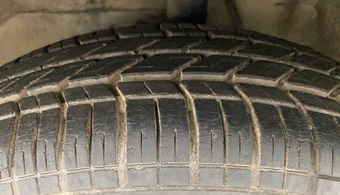 2011 Maruti Ritz VXI, Petrol, Manual, 23,103 km, Left Front Tyre Tread