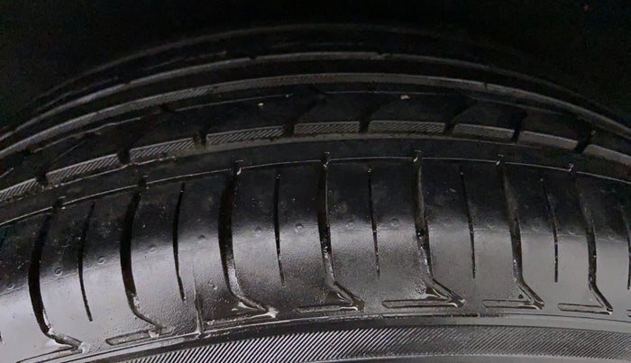 2018 Maruti Vitara Brezza ZDI AMT, Diesel, Automatic, 57,345 km, Left Rear Tyre Tread