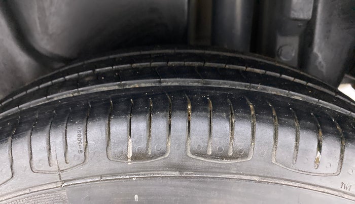2016 Maruti Swift Dzire VXI, Petrol, Manual, 1,22,231 km, Left Rear Tyre Tread