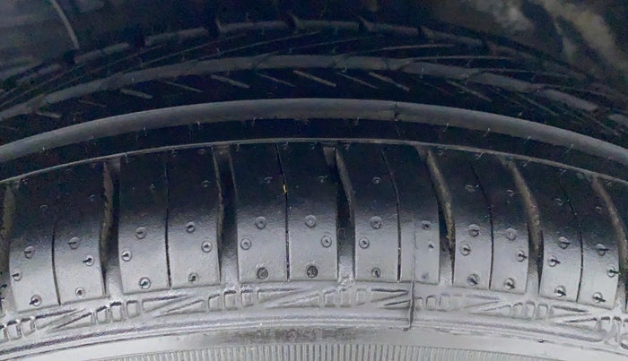 2012 Toyota Etios VX D, Diesel, Manual, 1,01,330 km, Left Rear Tyre Tread