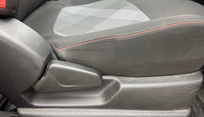 2020 Renault Kwid RXT, Petrol, Manual, 13,250 km, Driver Side Adjustment Panel