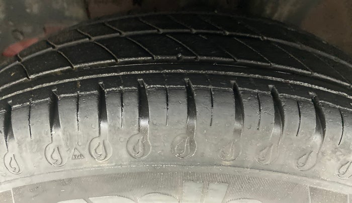 2020 Renault Kwid RXT, Petrol, Manual, 13,250 km, Left Front Tyre Tread