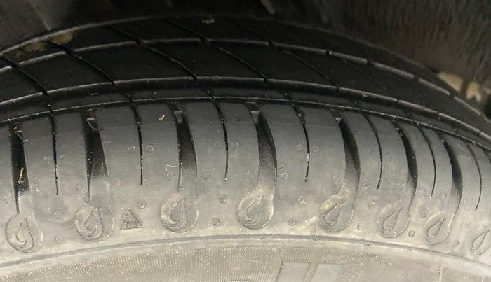 2020 Renault Kwid RXT, Petrol, Manual, 13,250 km, Right Rear Tyre Tread