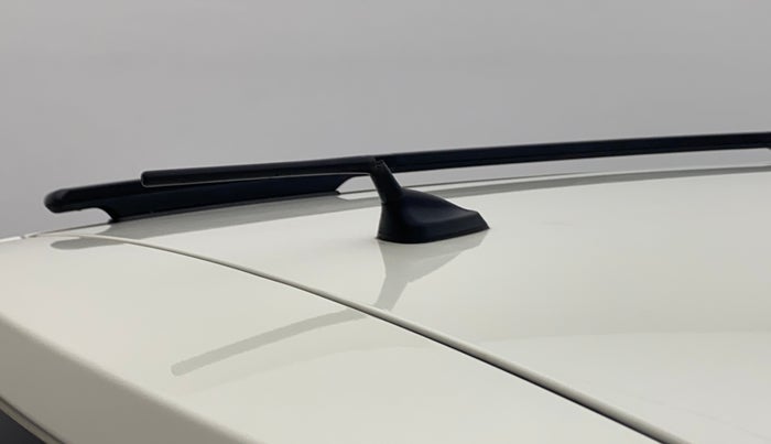 2022 Mahindra XUV 3OO W6 1.2 PETROL AMT, Petrol, Automatic, 15,625 km, Roof - Antenna has minor damage