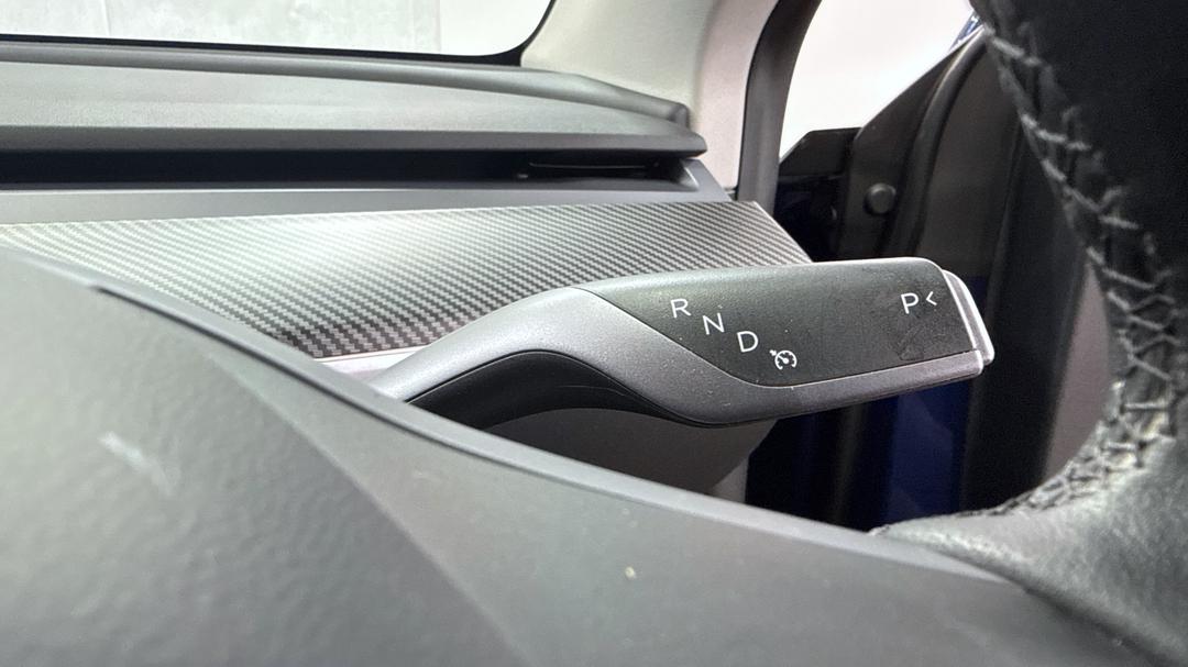 2023 Tesla Model Y Rear-wheel Drive, Automatic, 21248 km, Gear Lever 
