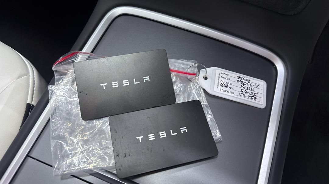 2023 Tesla Model Y Rear-wheel Drive, Automatic, 21248 km, Key Close-up