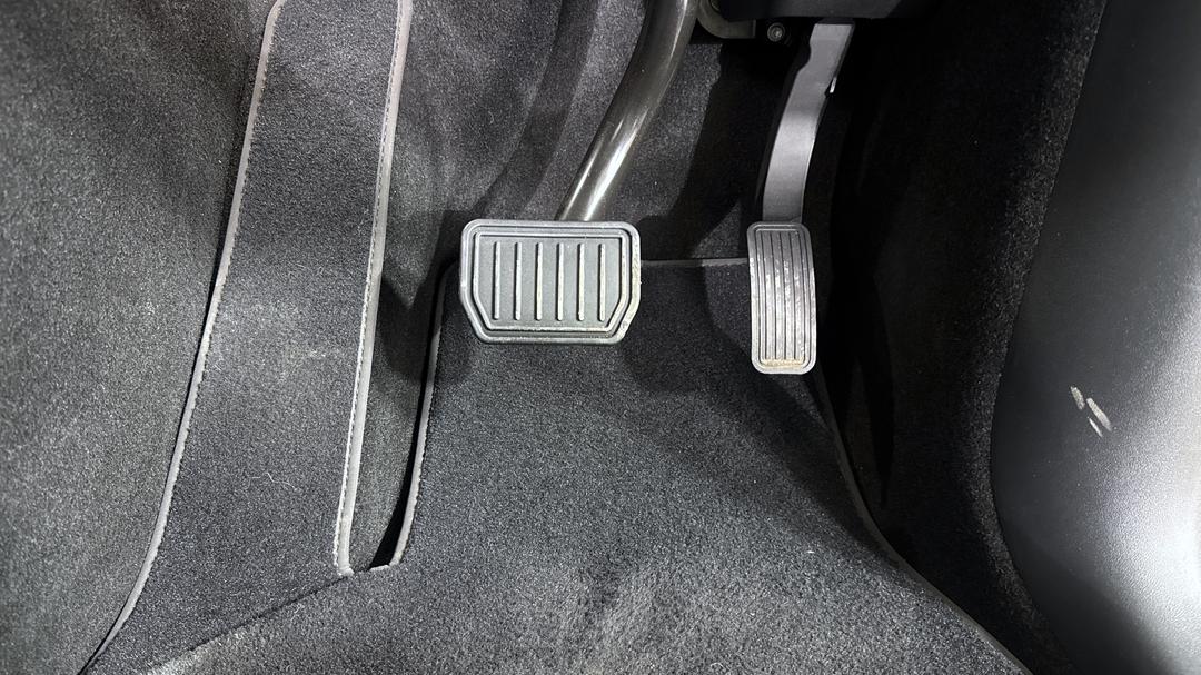 2023 Tesla Model Y Rear-wheel Drive, Automatic, 21248 km, Pedals and Footmat