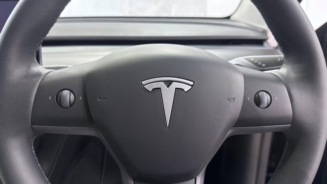2023 Tesla Model Y Rear-wheel Drive, Automatic, 21248 km, Utility Switches/Buttons