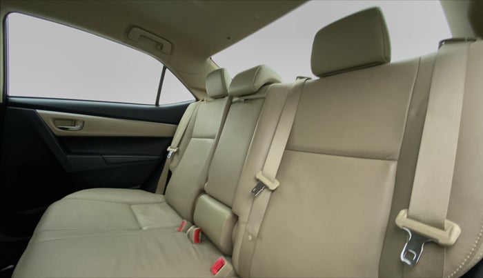 2014 Toyota Corolla Altis GL, Petrol, Manual, 15,908 km, Right Side Rear Door Cabin