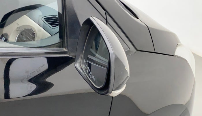 2014 Hyundai Grand i10 SPORTZ AT 1.2 KAPPA VTVT, Petrol, Automatic, 1,06,876 km, Right rear-view mirror - Indicator light has minor damage