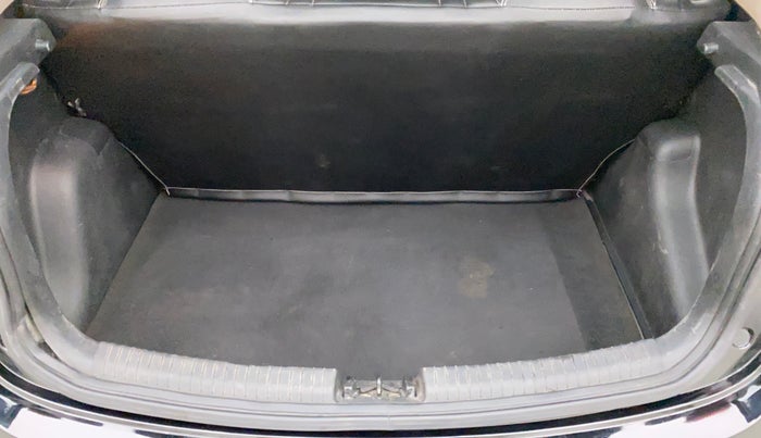 2014 Hyundai Grand i10 SPORTZ AT 1.2 KAPPA VTVT, Petrol, Automatic, 1,06,876 km, Dicky (Boot door) - Parcel tray missing
