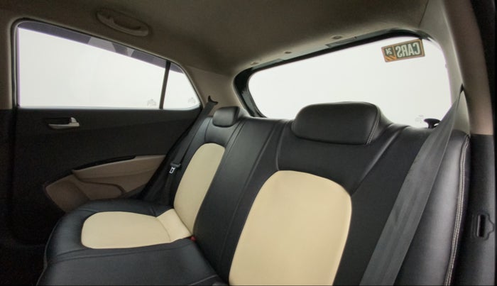 2014 Hyundai Grand i10 SPORTZ AT 1.2 KAPPA VTVT, Petrol, Automatic, 1,06,876 km, Right Side Rear Door Cabin