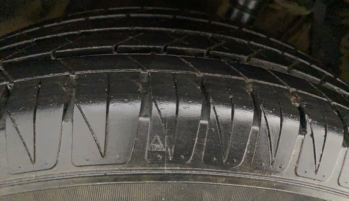 2016 Maruti Vitara Brezza ZDI, Diesel, Manual, 77,943 km, Right Rear Tyre Tread