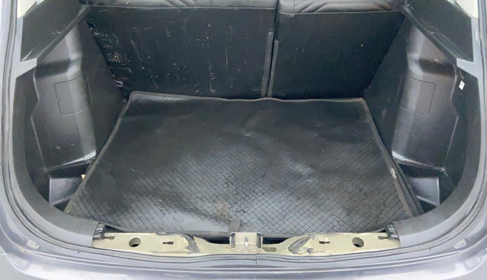 2018 Maruti Vitara Brezza ZDI AMT, Diesel, Automatic, 69,862 km, Dicky (Boot door) - Parcel tray missing