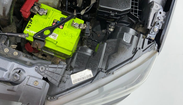 2018 Maruti Vitara Brezza ZDI AMT, Diesel, Automatic, 69,862 km, Left headlight - Clamp has minor damage