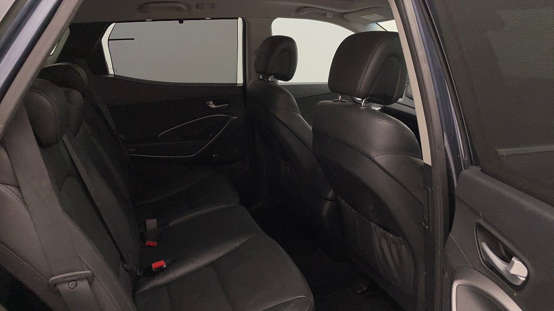 2016 Hyundai Santa Fe Highlander Crdi (4x4), Automatic, 102677 km, Right Side Rear Door Cabin View