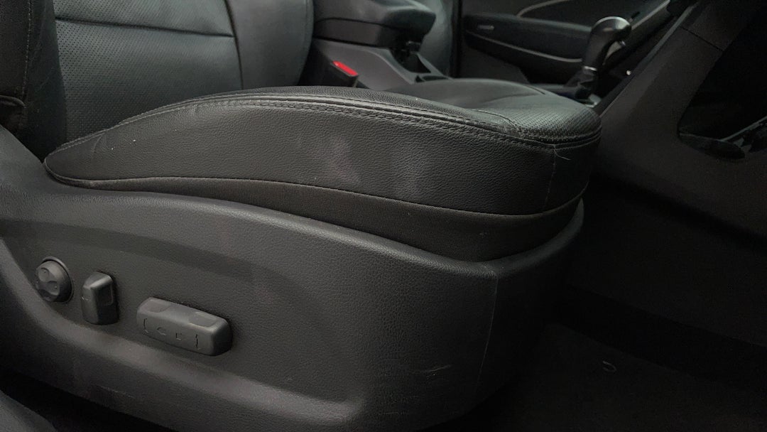 2016 Hyundai Santa Fe Highlander Crdi (4x4), Automatic, 102677 km, Drivers Side Adjustment Panel