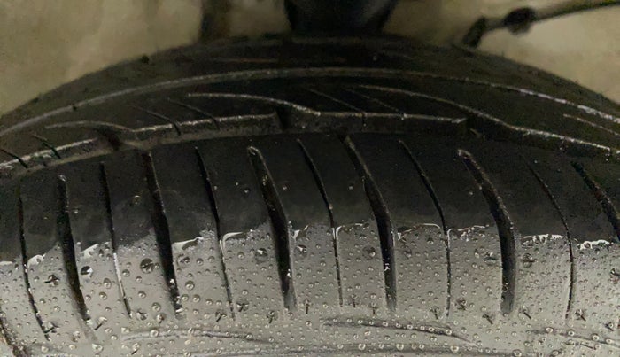 2020 Maruti Alto LXI CNG, CNG, Manual, 33,069 km, Right Front Tyre Tread