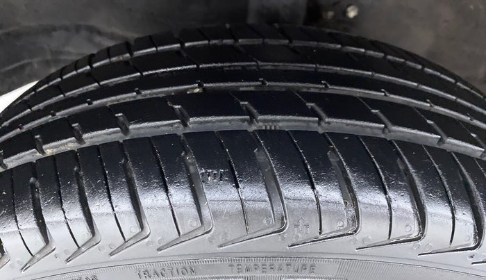 2015 Maruti Wagon R 1.0 VXI, Petrol, Manual, 49,196 km, Left Front Tyre Tread