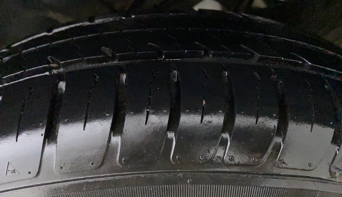 2019 Maruti Swift VXI AMT D, Petrol, Automatic, 8,609 km, Left Rear Tyre Tread