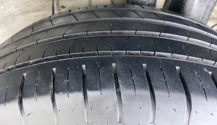 2016 Hyundai Elite i20 ASTA 1.2 (O), Petrol, Manual, 37,337 km, Left Rear Tyre Tread