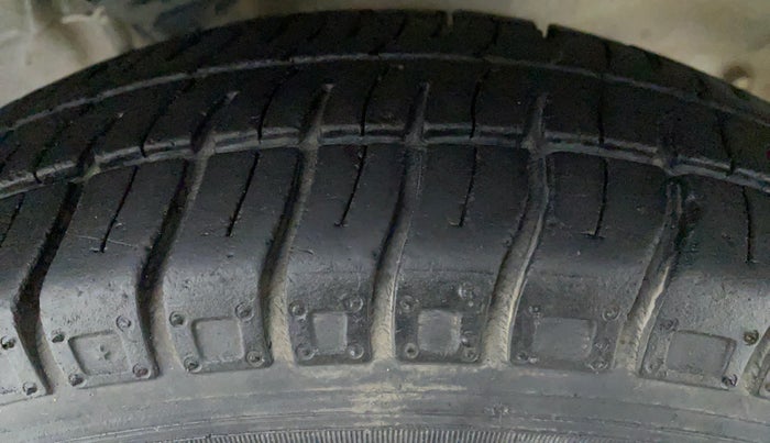 2016 Maruti Alto 800 LXI, Petrol, Manual, 31,729 km, Right Front Tyre Tread