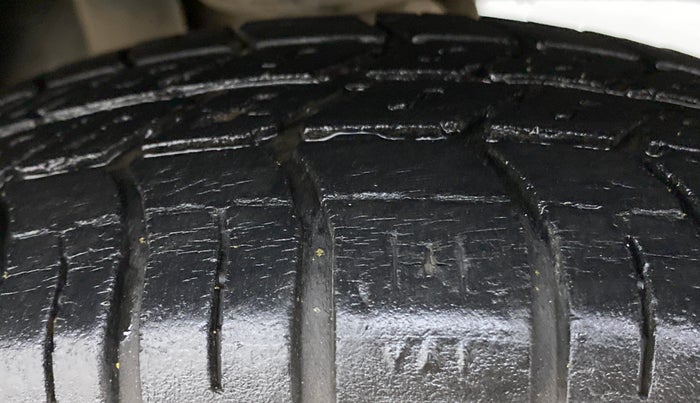 2014 Maruti Alto 800 LXI CNG, CNG, Manual, 26,197 km, Left Rear Tyre Tread