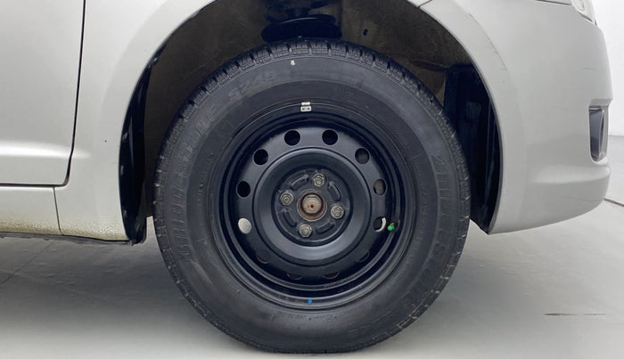 2011 Maruti Swift VXI D, Petrol, Manual, 53,025 km, Right Front Wheel