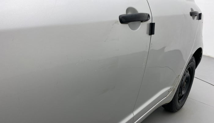 2011 Maruti Swift VXI D, Petrol, Manual, 53,025 km, Front passenger door - Slightly dented