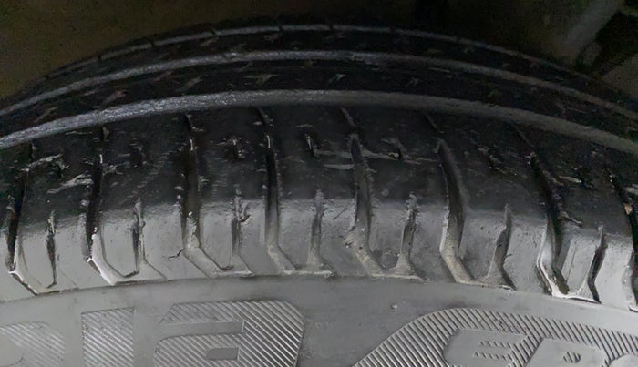 2017 Maruti Dzire VDI, Diesel, Manual, 42,829 km, Right Rear Tyre Tread