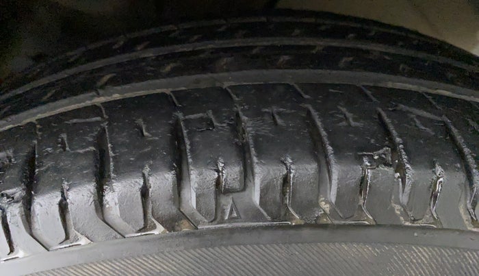 2017 Maruti Dzire VDI, Diesel, Manual, 42,829 km, Left Rear Tyre Tread