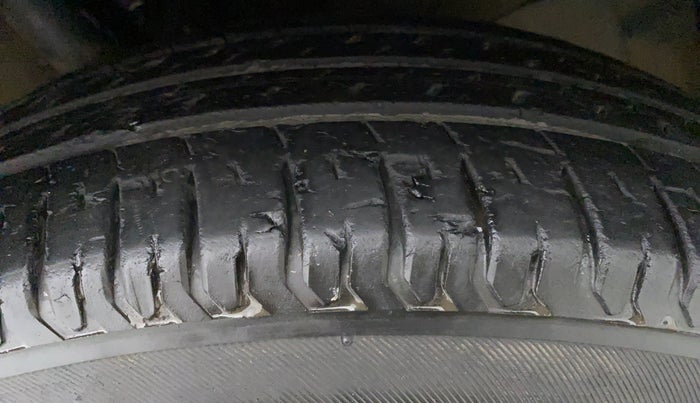 2017 Maruti Dzire VDI, Diesel, Manual, 42,829 km, Left Front Tyre Tread