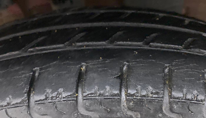 2016 Renault Kwid RXL, Petrol, Manual, 35,832 km, Left Front Tyre Tread