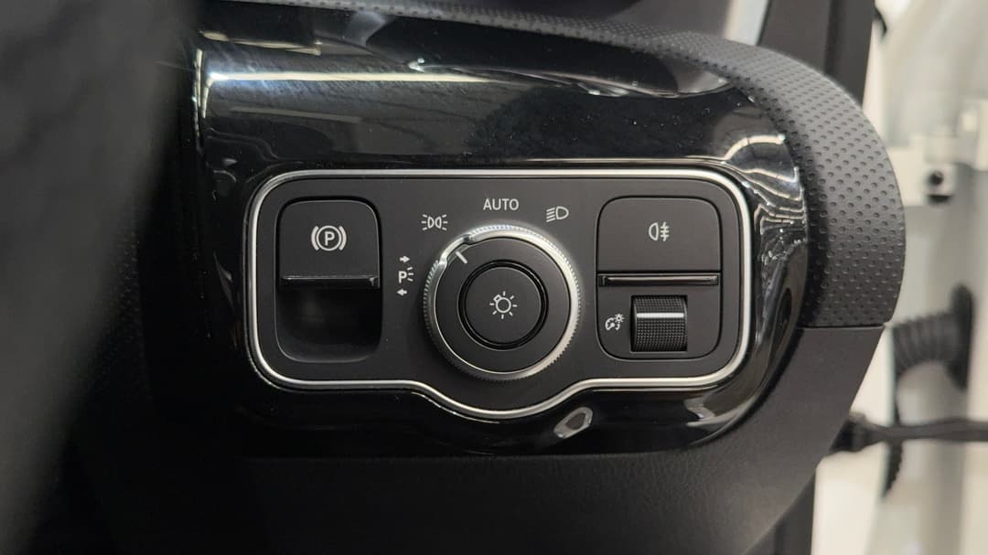 2022 Mercedes-benz CLA 250 4matic, Automatic, 64196 km, Utility Switches/Buttons