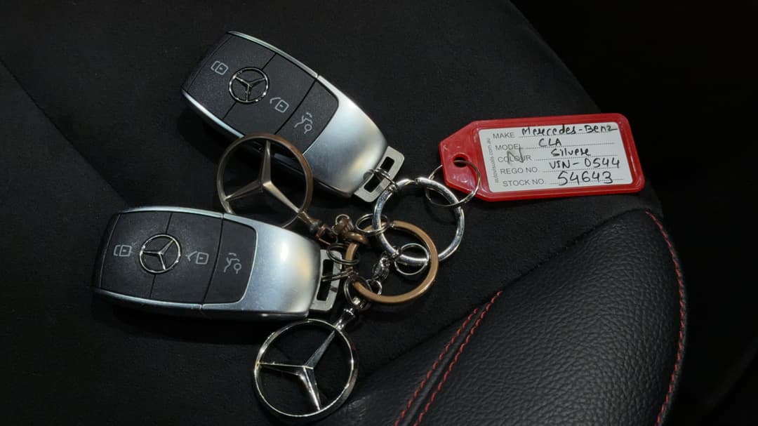 2022 Mercedes-benz CLA 250 4matic, Automatic, 64196 km, Key Close-up