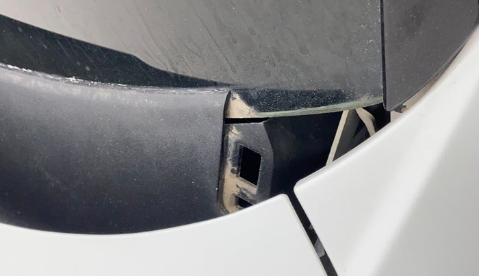 2019 Hyundai VENUE SX PLUS 1.0 TURBO DCT, Petrol, Automatic, 34,669 km, Bonnet (hood) - Cowl vent panel has minor damage