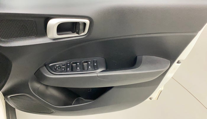 2019 Hyundai VENUE SX PLUS 1.0 TURBO DCT, Petrol, Automatic, 34,669 km, Driver Side Door Panels Control