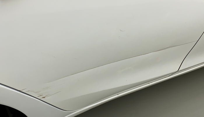 2020 Maruti Ciaz ALPHA 1.5 SHVS PETROL, Petrol, Manual, 30,707 km, Right rear door - Minor scratches
