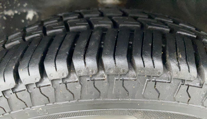 2014 Hyundai Santro Xing GL PLUS, Petrol, Manual, 35,495 km, Left Front Tyre Tread