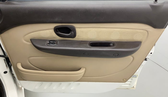 2014 Hyundai Santro Xing GL PLUS, Petrol, Manual, 35,495 km, Driver Side Door Panels Control