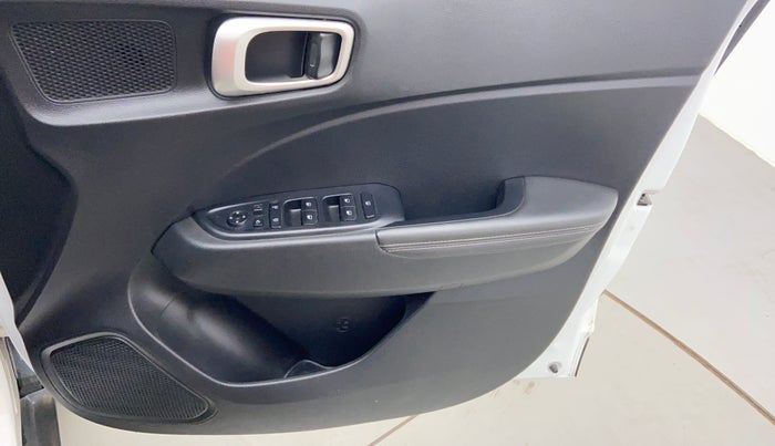 2019 Hyundai VENUE SX(O) CRDi, Diesel, Manual, 23,558 km, Driver Side Door Panels Controls