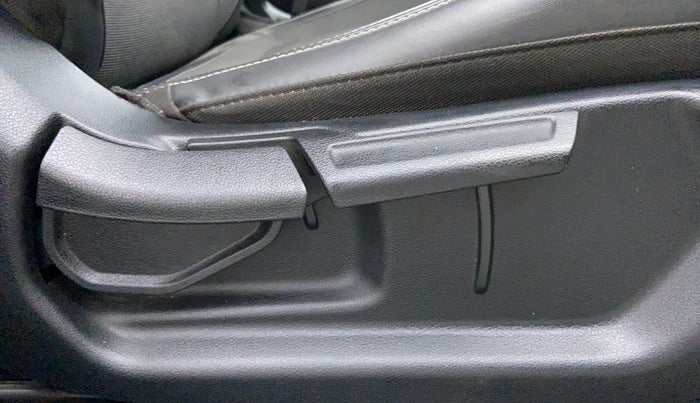 2019 Hyundai VENUE SX(O) CRDi, Diesel, Manual, 23,558 km, Driver Side Adjustment Panel