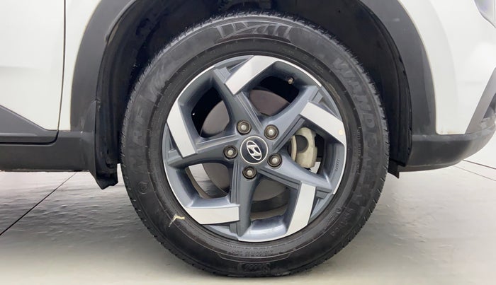 2019 Hyundai VENUE SX(O) CRDi, Diesel, Manual, 23,558 km, Right Front Tyre
