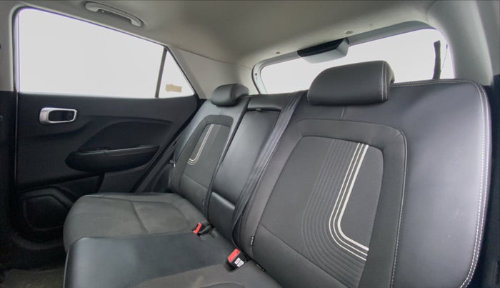 2019 Hyundai VENUE SX(O) CRDi, Diesel, Manual, 23,558 km, Right Side Door Cabin View