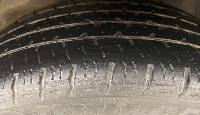 2015 Maruti Alto K10 VXI, CNG, Manual, 58,149 km, Left Front Tyre Tread