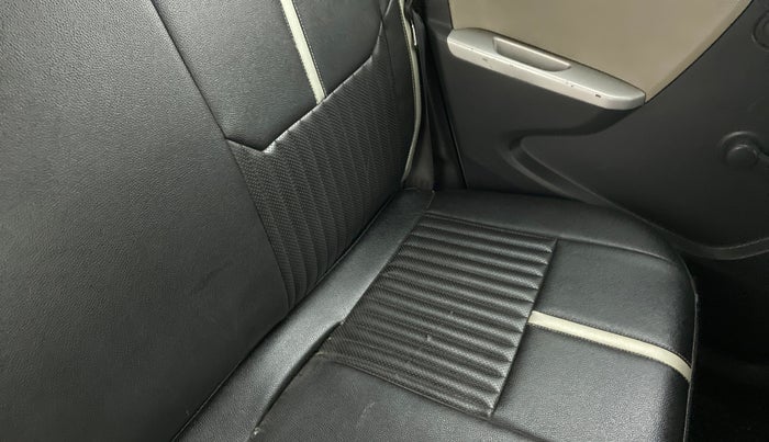 2015 Maruti Alto K10 VXI, CNG, Manual, 58,149 km, Second-row left seat - Belt buckle missing